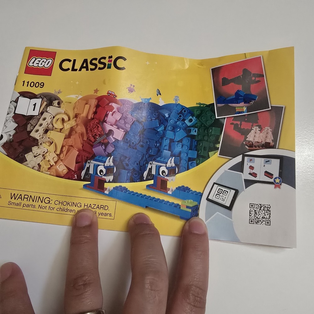LEGO 11009 Classic Bricks & Lights‎ RETIRED Not Sure If Complete Damaged Box - Picture 4 of 13